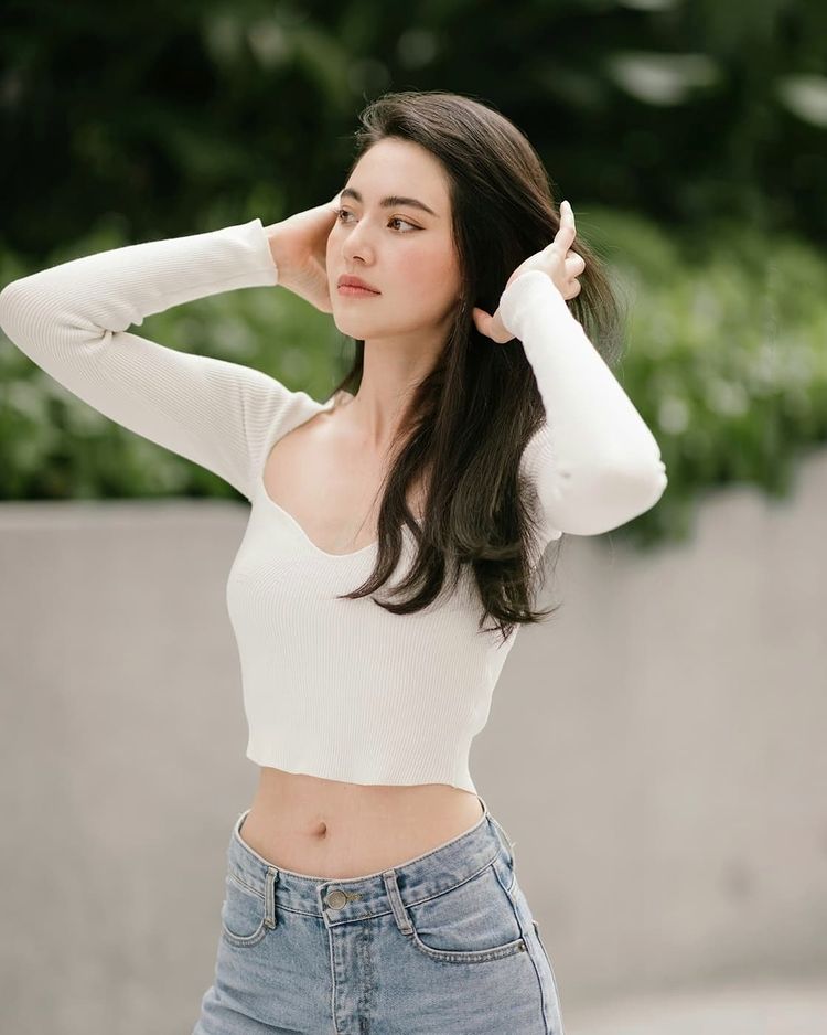 Sudah Cantik Pintar Lagi, Artis Thailand Davika Hoorne Kini Sudah Punya Titel S2